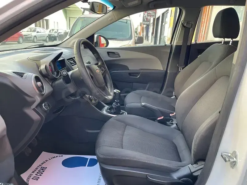Usado Chevrolet Aveo LS 84 CV (61 kW) 2012 Blanco Berlina
