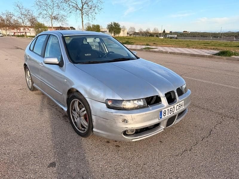 Usado Seat Leon Sport 150 CV (110 kW) 2003 Gris / plata Utilitario