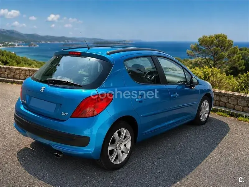 Usado Peugeot 207 90 CV (66 kW) 2006 Azul Berlina