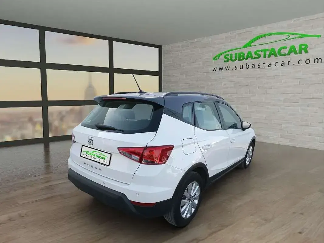 Usado Seat Arona Style 110 CV (80 kW) 2021 Blanco SUV