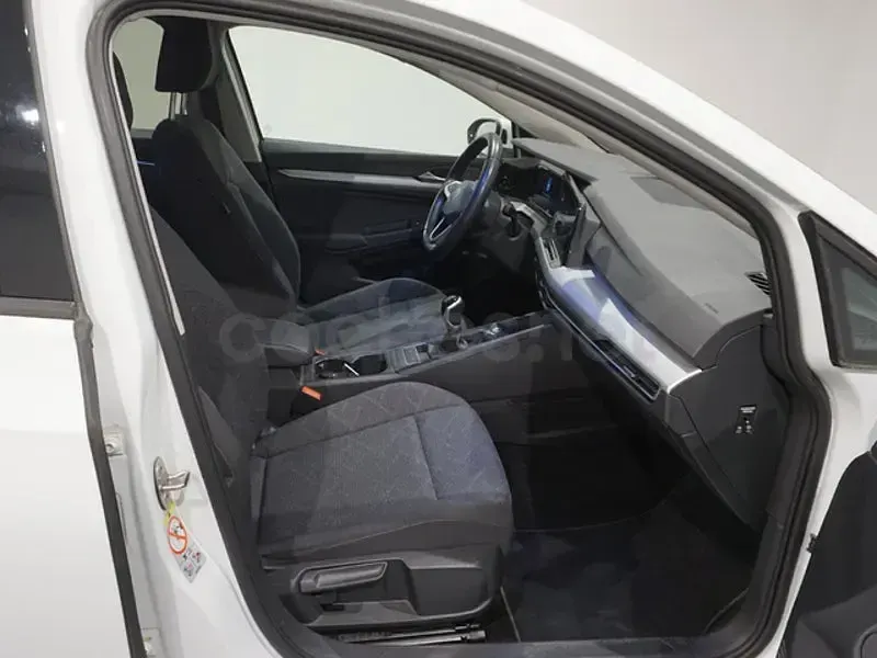 Usado VW Golf VIII Life 115 CV (84 kW) 2023 Blanco Berlina