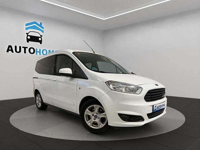 Usado Ford Tourneo Courier Trend 102 CV (75 kW) 2015 Blanco Monovolumen