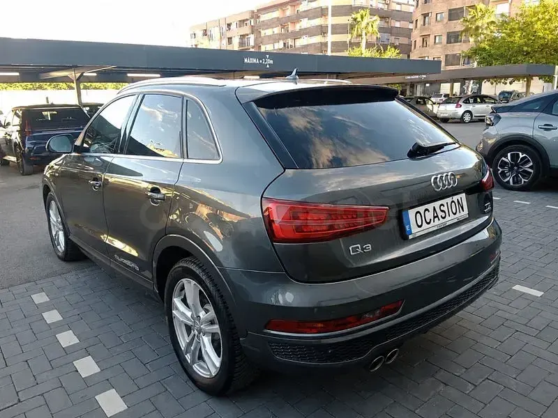 Usado Audi Q3 Ambiente 184 CV (135 kW) 2017 Gris / plata SUV