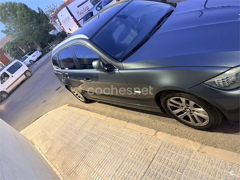Usado BMW 320 Efficient Dynamics 163 HP (119 kW) 2011 Cinzento Carrinha