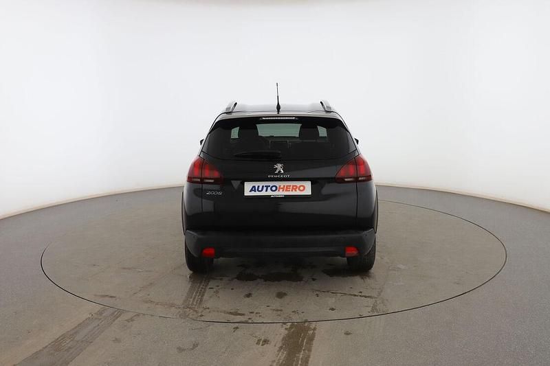 Usado Peugeot 2008 Signature Sky 82 CV (60 kW) 2019 Negro SUV