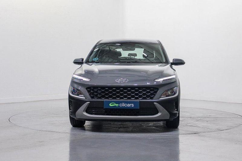 Usado Hyundai Kona 120 CV (88 kW) 2021 Gris / plata SUV