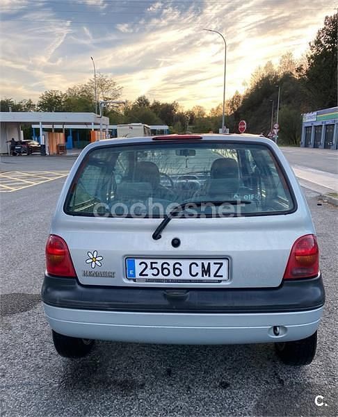 Gris / plata Usado 2003 Renault Twingo Privilege Utilitario | 1000 € - Imagen 1/4