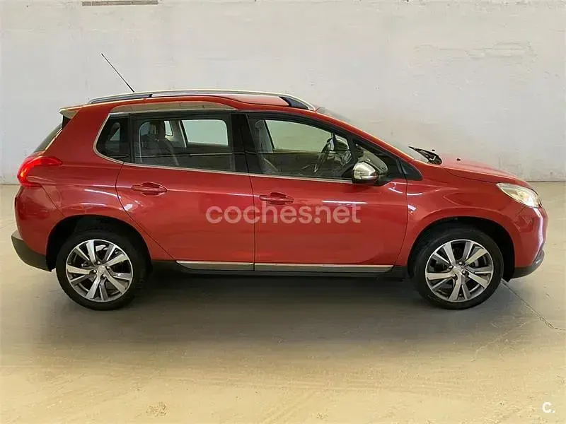 Usado Peugeot 2008 Allure 120 CV (88 kW) 2015 Naranja SUV