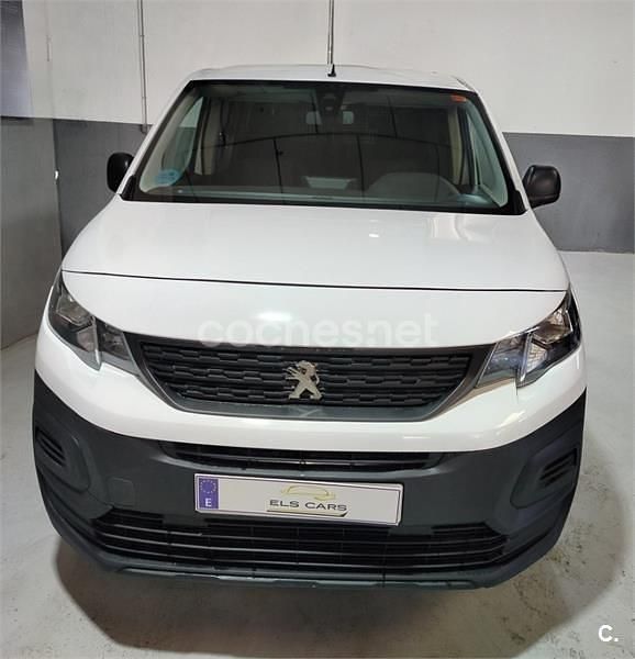 Usado Peugeot Rifter Active 102 CV (75 kW) 2023 Blanco Monovolumen