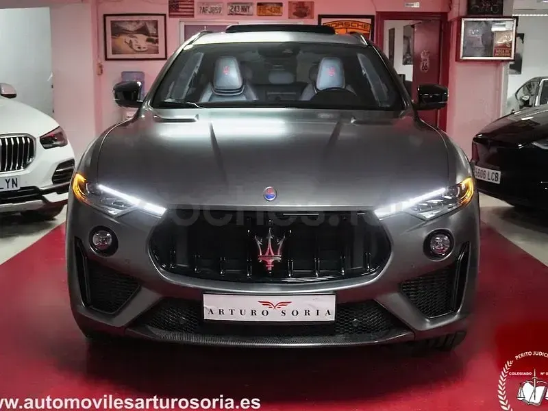 Usado Maserati Levante 580 CV (426 kW) 2020 Gris / plata SUV