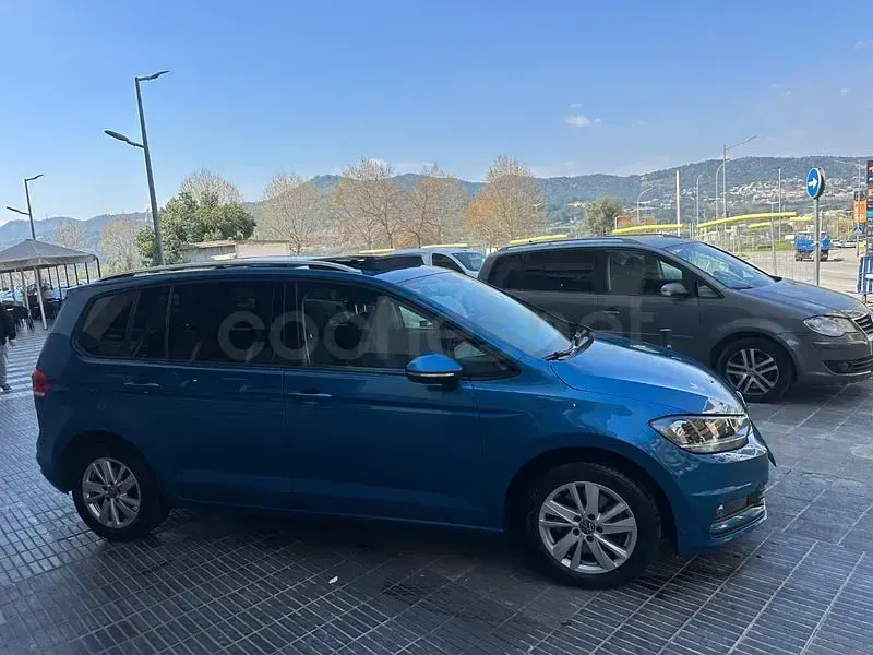 Usado VW Touran Advance 122 CV (89 kW) 2021 Azul Monovolumen