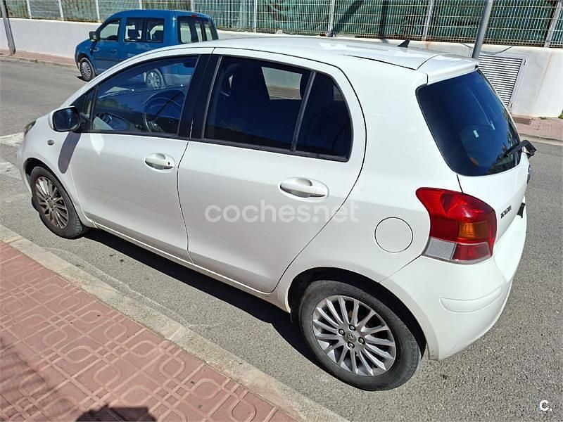 Usado Toyota Yaris Active 101 CV (74 kW) 2009 Blanco Utilitario