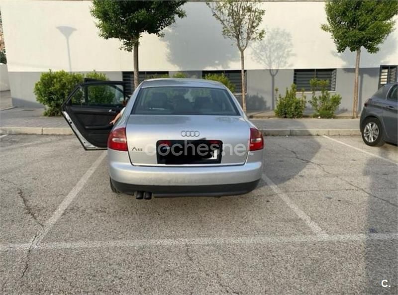 Usado Audi A6 130 CV (95 kW) 2003 Gris / plata Berlina