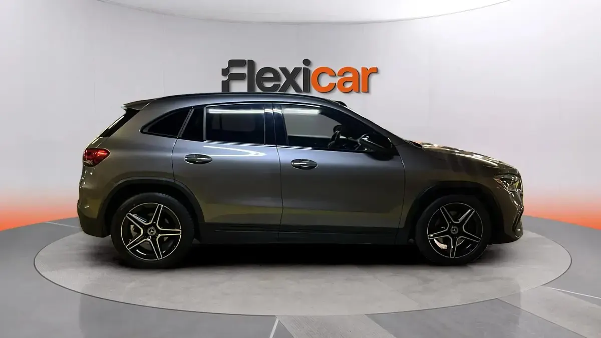 Usado Mercedes GLA180 136 CV (100 kW) 2023 Gris SUV