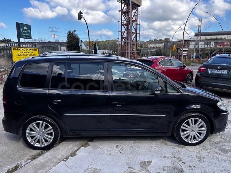 Usado VW Touran Sport 140 CV (102 kW) 2010 Negro Monovolumen