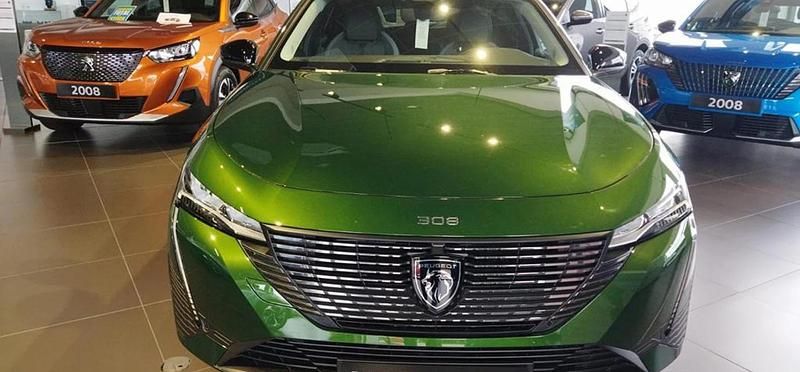 Usado Peugeot 308 Allure 131 CV (96 kW) 2023 Kjr vert olivine Berlina