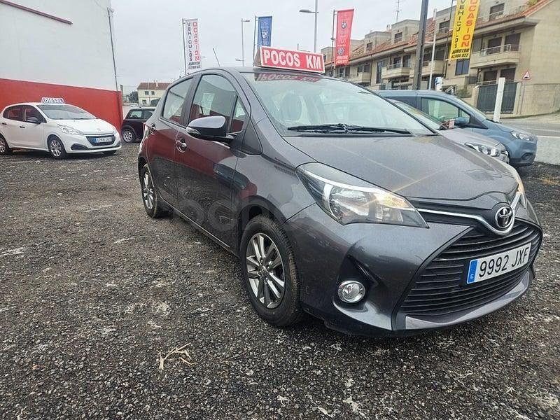 Usado Toyota Yaris Active 69 CV (50 kW) 2019 Gris / plata Berlina