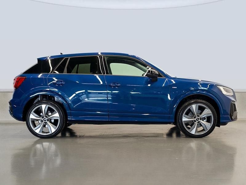 Usado Audi Q2 Black Edition 150 CV (110 kW) 2025 Azul SUV