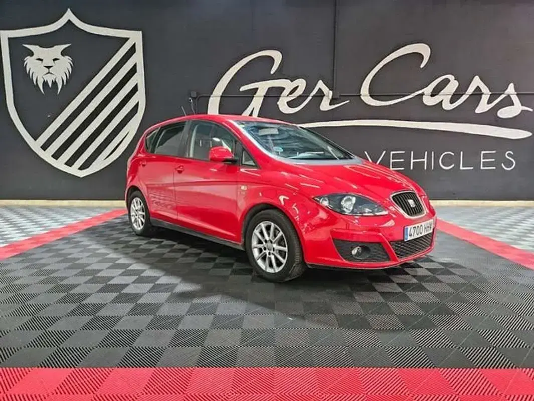 Usado Seat Altea Style 125 CV (91 kW) 2011 Rojo Monovolumen