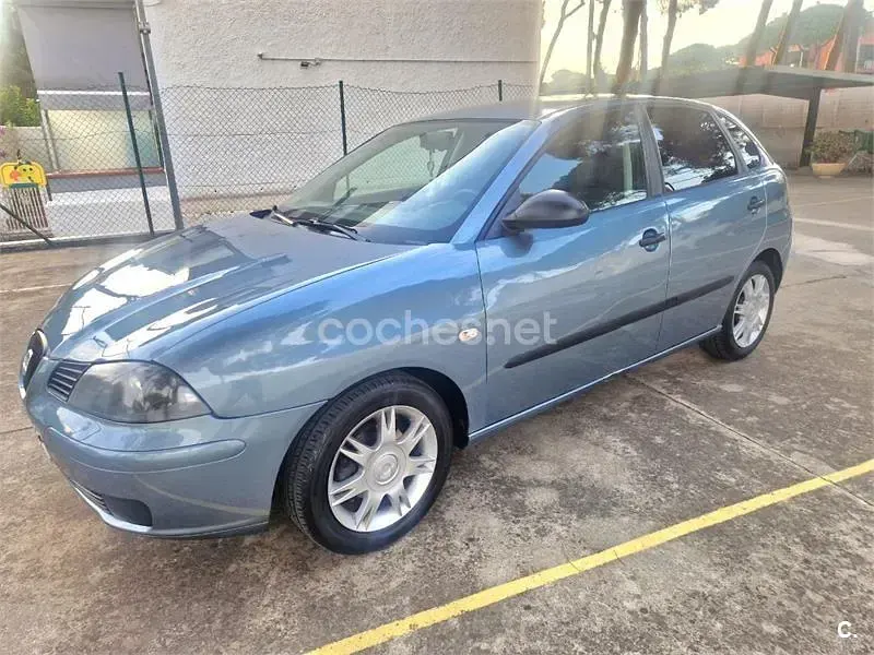 Usado Seat Ibiza 85 CV (62 kW) 2008 Gris / plata Berlina