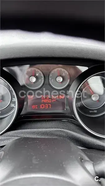 Usado Fiat Punto Pop 69 CV (50 kW) 2012 Rojo Utilitario