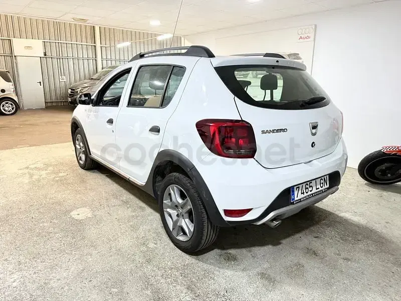 Usado Dacia Sandero Comfort 95 HP (69 kW) 2020 Branco Sedan
