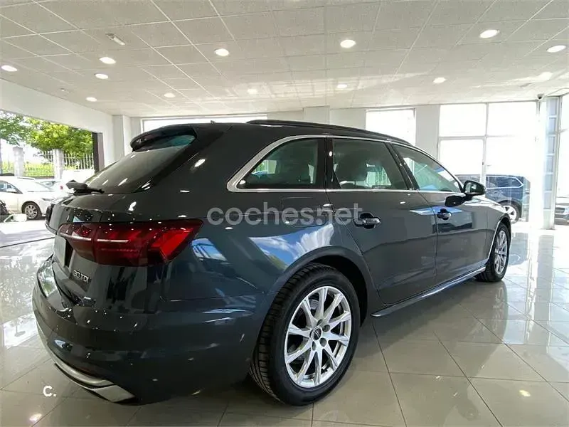Usado Audi A4 Advanced Plus 136 CV (100 kW) 2021 Gris / plata Familiar