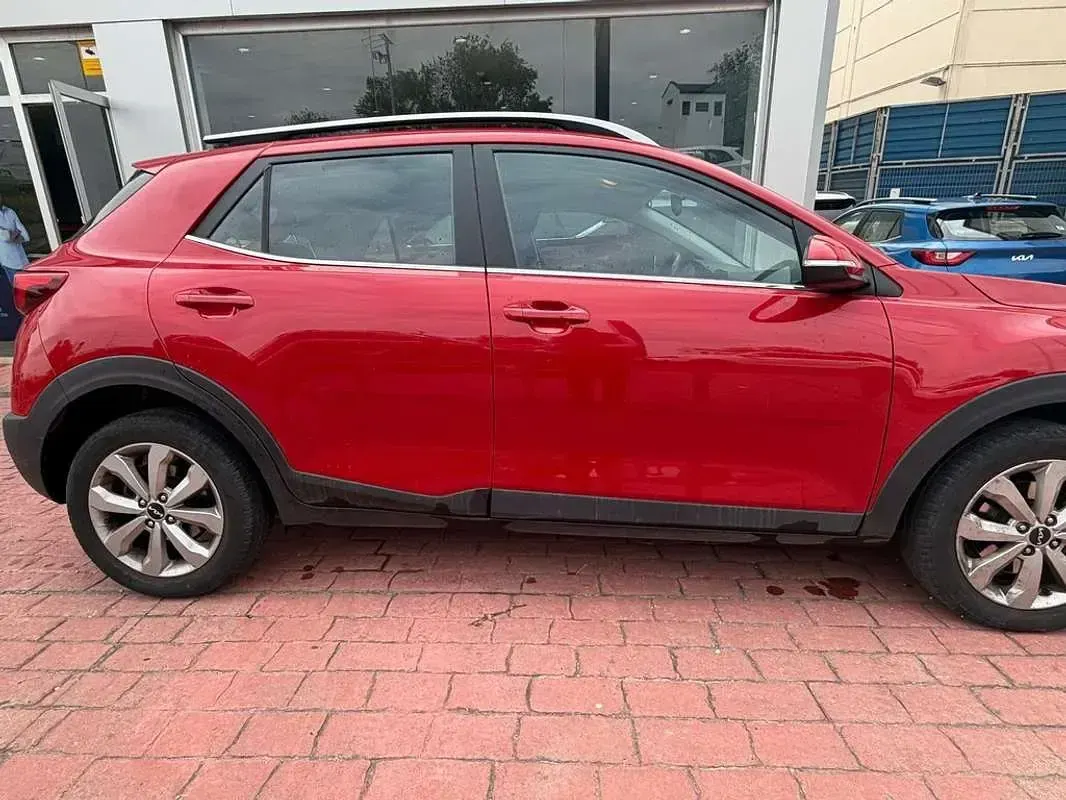 Usado Kia Stonic 101 CV (74 kW) 2022 Rojo SUV