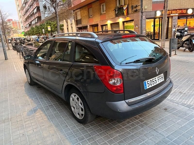 Usado Renault Laguna II Dynamique 135 CV (99 kW) 2006 Gris / plata Familiar