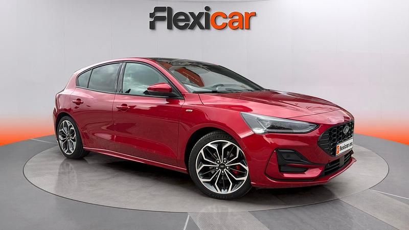 Usado Ford Focus ST-Line 125 CV (91 kW) 2023 Burdeos Utilitario