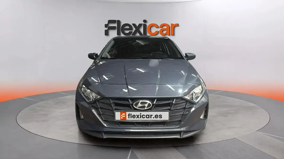 Usado Hyundai i20 84 CV (61 kW) 2022 Gris Utilitario