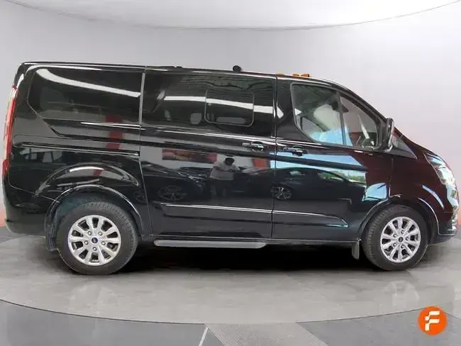 Usado Ford Tourneo Custom Titanium 170 CV (125 kW) 2022 Negro Van