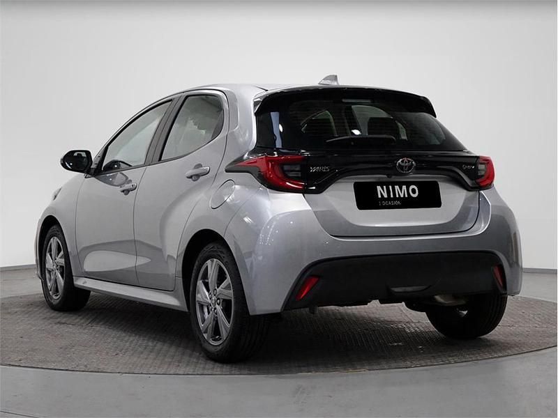 Usado Toyota Yaris Hybrid Active 116 CV (85 kW) 2025 Gris ágata Utilitario