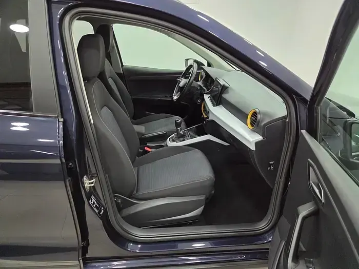 Usado Seat Arona Style Plus 110 CV (80 kW) 2022 Azul SUV