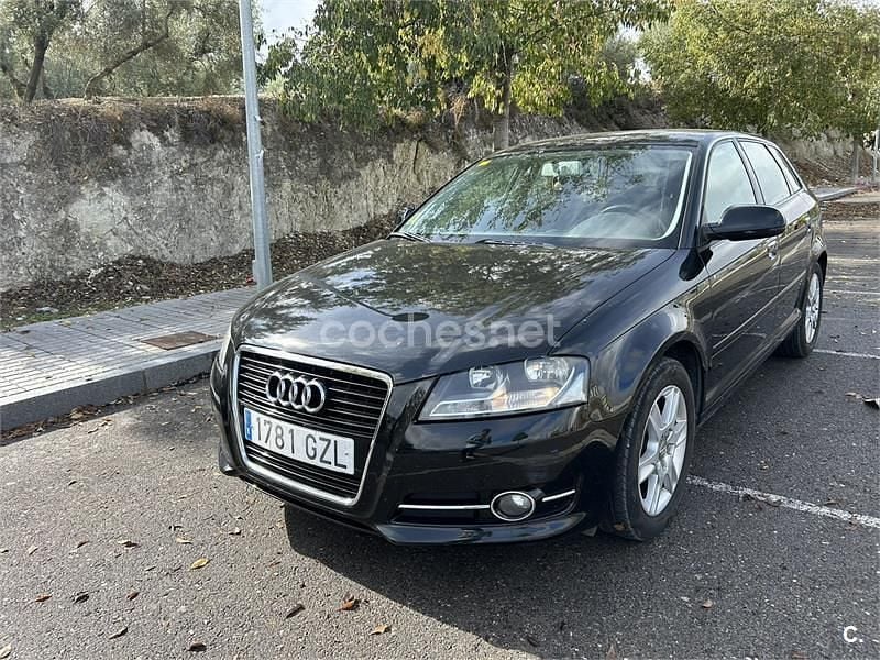 Negro Usado 2010 Audi A3 Ambiente Berlina | 6800 € (Precio justo) - Imagen 1/4
