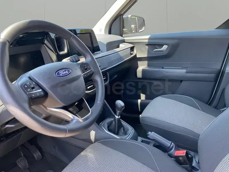 Usado Ford Tourneo Courier Trend 125 CV (91 kW) 2024 Gris / plata Monovolumen