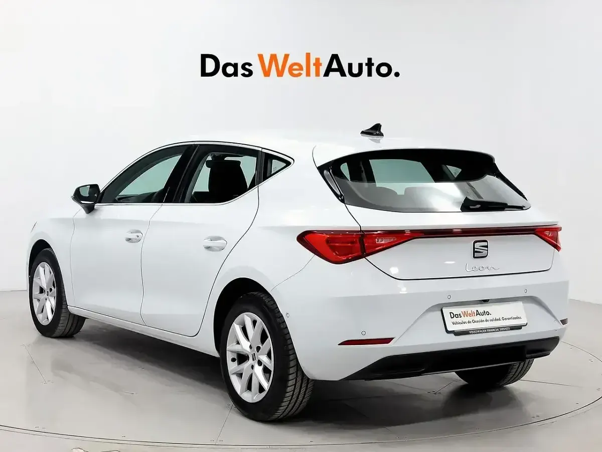 Usado Seat Leon Style 116 CV (85 kW) 2025 Blanco Berlina