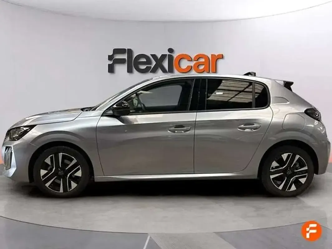 Usado Peugeot 208 Allure 101 CV (74 kW) 2025 Gris Utilitario