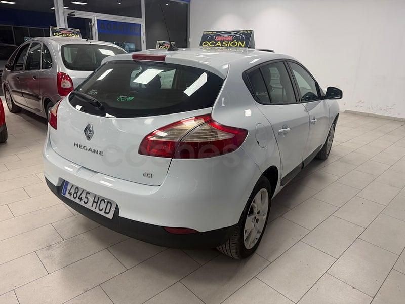 Usado Renault Mégane Dynamique 110 CV (80 kW) 2011 Blanco Berlina