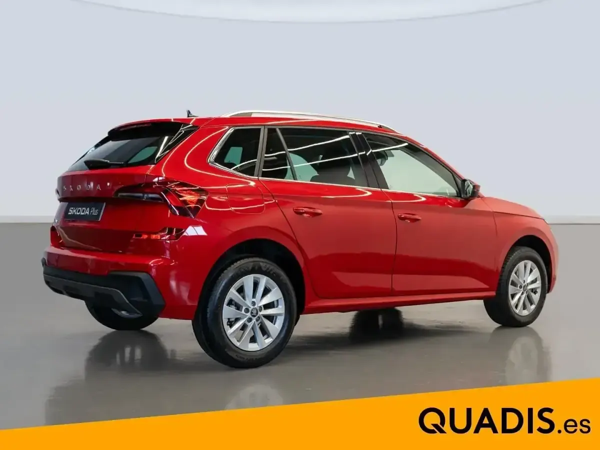 Usado Skoda Kamiq Selection 115 CV (84 kW) 2025 Rojo SUV