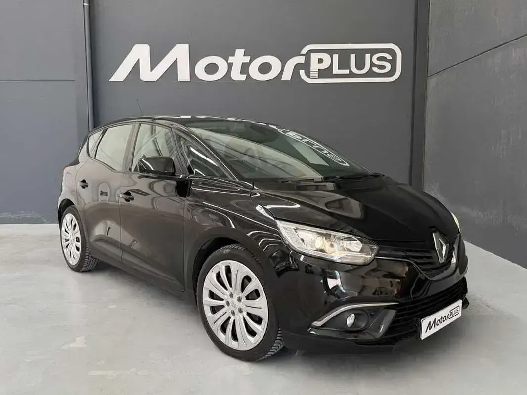 Usado Renault Scénic IV Zen 120 CV (88 kW) 2019 Negro Monovolumen