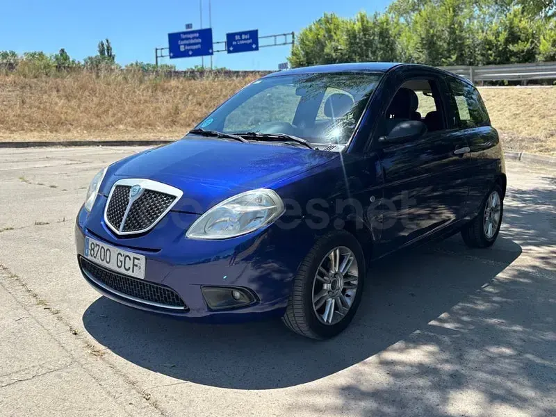 Usado Lancia Ypsilon 60 CV (44 kW) 2008 Azul Utilitario