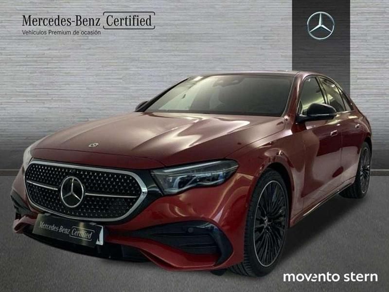 Manufaktur rojo jacinto Usado 2024 Mercedes E220 AMG line Berlina | 84.500 € (Un poco caro) - Imagen 1/4