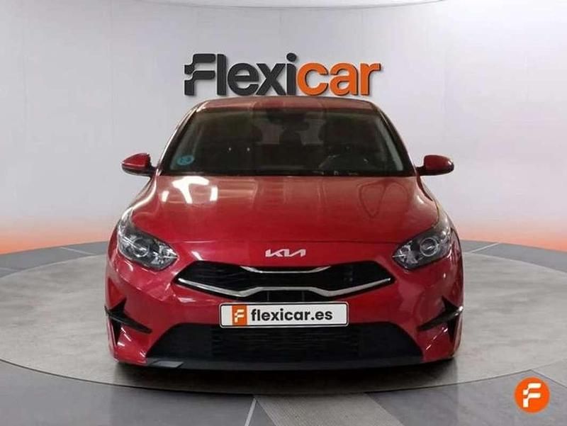 Usado Kia Ceed 101 CV (74 kW) 2023 Rojo Utilitario