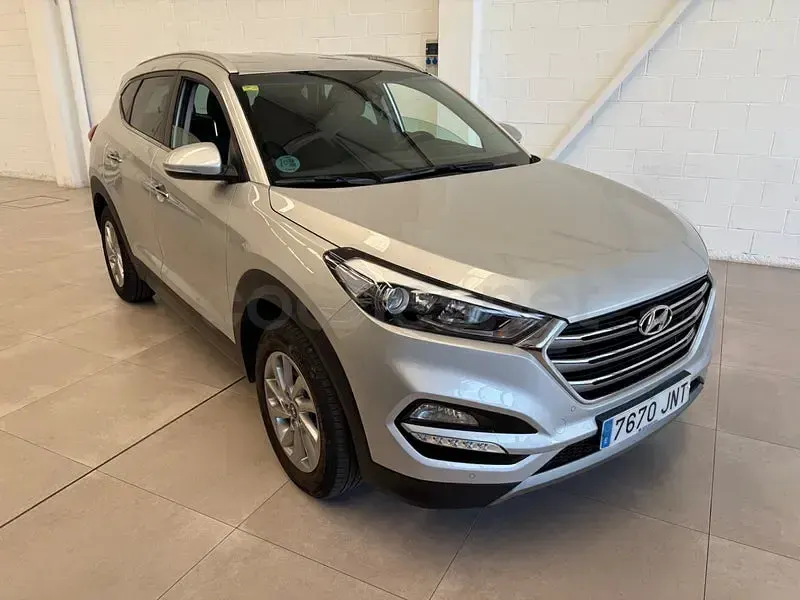 Usado Hyundai Tucson 131 CV (96 kW) 2016 Gris / plata SUV