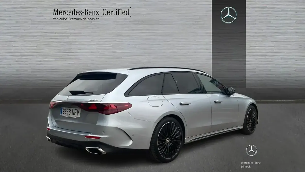 Usado Mercedes E450 AMG line 367 CV (269 kW) 2025 Plata hightech Familiar