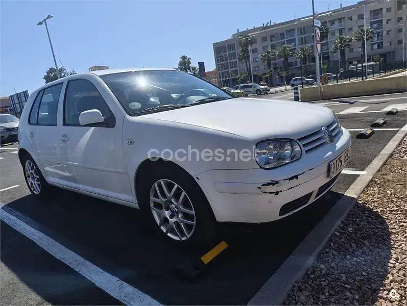 Usado VW Golf IV Highline 105 CV (77 kW) 2002 Blanco Familiar