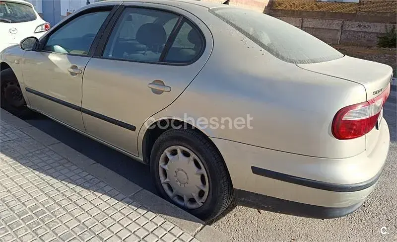 Usado Seat Toledo Stella 105 CV (77 kW) 2004 Beige Berlina