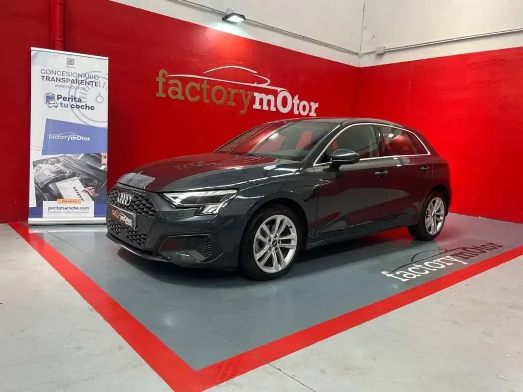 Usado Audi A3 Sportback 116 CV (85 kW) 2022 Gris Utilitario