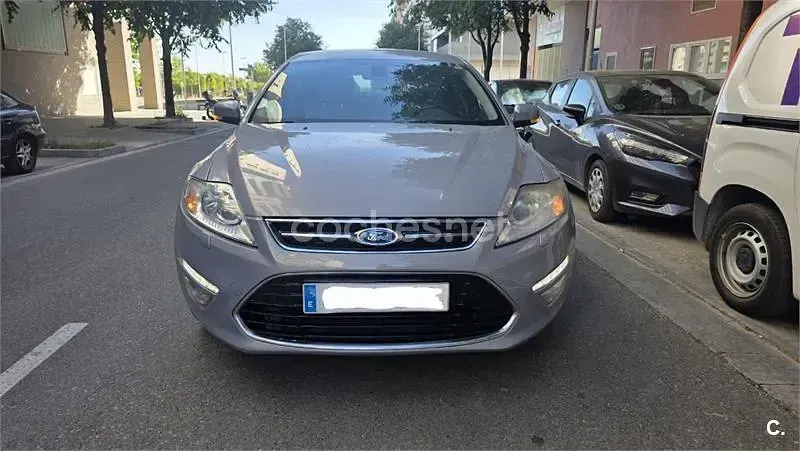 Usado Ford Mondeo Titanium 140 CV (102 kW) 2011 Gris / plata Berlina